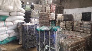 Meraup Cuan dari Daur Ulang Sampah Botol Plastik