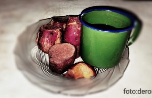 Petani, Kopi dan Ubi di Galengan Sawah Bekasi