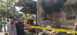 Kebakaran Warung di Cikarang Barat, Rambut Ujang Terbakar