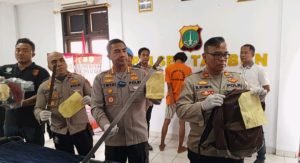 Dipicu Cemburu, Montir Bengkel di Gabus Dibacok