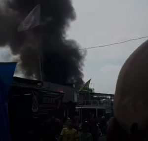 Asap Hitam Mengepul di Kawasan Bintara Bekasi Barat