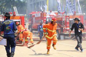 Disdamkar Gelar Lomba Adu Ketangkasan Taklukan Si Jago Merah