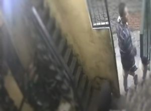 Wanita Paruh Baya, Pemilik Warkop di Kali Baru Dilecehkan Pengamen, Ini Kisahnya