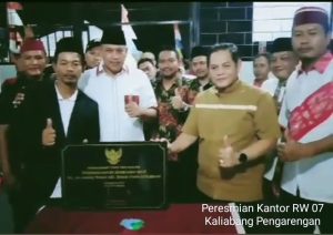 Momentum Bersejarah, Walikota Bekasi dan Ketua Komisi II DPRD Kota Bekasi Resmikan Kantor RW 07 Kaliabang Pengarengan