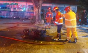 Diduga Lantaran Asmara, Gadis di Jalan KH. Mas Mansyur Nekat Bakar Motor