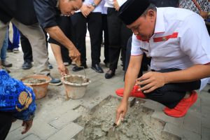 Wali Kota Bekasi Letakkan Batu Pertama Pembangunan Sentra UMKM di Rest Area KM 06B Tol Jakarta-Cikampek