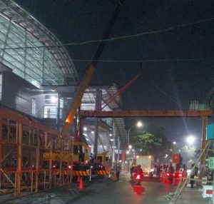 Mangkrak Sejak 2019, JPO Stasiun Bekasi Dibongkar