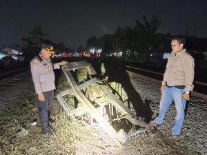 Kronologi Forklift Tertabrak Kereta di Cikarang