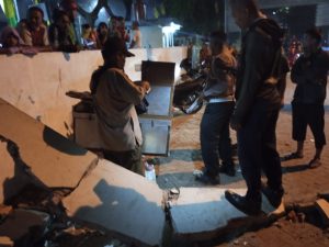 Kronologi Mobil Tabrak Tembok Taman Padurenan Mustikajaya