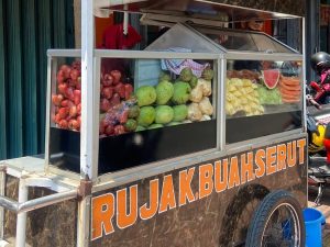 Rujak Buah yang Hits di Pasar Proyek Bekasi, Sambalnya Sampai ke Inggris