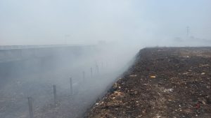 Sudah 4 Hari, Kebakaran Sampah Liar di Pinggir CBL Belum Padam