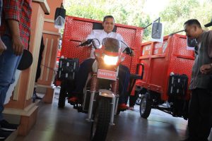 Wali Kota Bekasi Serahkan 170 Baktor untuk Warga