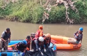 Endang Ditemukan Meninggal Dunia Setelah Hilang Selama Dua Hari di Kali Cikeas
