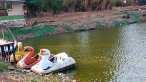 Kisah Suryanto, Tukang Sewa Mainan di Danau Cipeucang