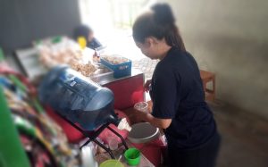 Cuaca Panas di Bekasi, Pedagang Minuman Kekurangan Stok Es Batu