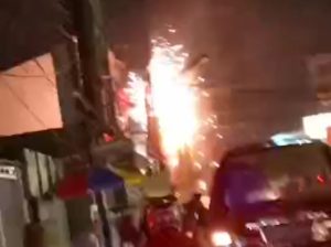 Tiang Listrik di Chandra Baga Marakash Terbakar, Lalu Lintas Jalan Sempat Tersendat