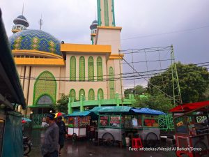 Hujan Guyur Sekitar Mesjid Al-Barkah dan Alun-Alun M. Hasibuan, Pedagang: Hujan Membawa Berkah !