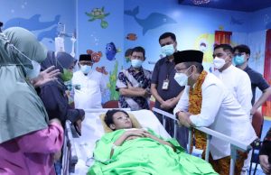 Pj Bupati Bekasi Sambangi Fatir Diduga Korban Bully hingga Mengalami Amputasi Kaki
