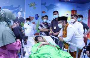 Pj Bupati Bekasi Sambangi Fatir Diduga Korban Bully hingga Mengalami Amputasi Kaki 