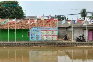 Bendera Piala Dunia Berkibar di Pingir Kali Kampung Asem Teluk Buyung, Ini Kata Pak RT Setempat