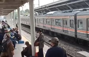 Penumpang KRL Stasiun Tambun Akhirnya Bisa “Bernafas Lega” Ini Alasannya