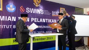 Muhammad Iqbal Dilantik menjadi Rektor SWINS