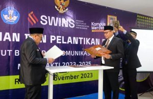 Muhammad Iqbal Dilantik menjadi Rektor SWINS