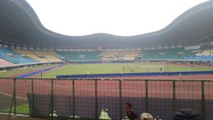 Suporter Curva North Bekasi Gaungkan Yel Yel di Tribun Stadion Patriot Saat Laga Persipasi vs Citeureup Raya