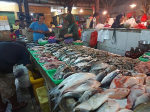 Momen Tahun Baru, Penjual Ikan di Pasar: Pembeli Maunya Yang Praktis
