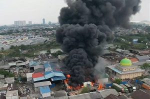 Update Kebakaran Gudang Plastik di Rawapasung Bekasi