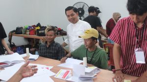 KPU Kabupaten Bekasi Berdayakan Penyandang Disabilitas Sortir dan Lipat Surat Suara Pemilu