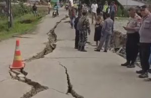 Akses Jalan Perbatasan Bojongmangu Amblas, Warga Diimbau Cari Jalan Alternatif