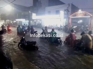 Derasnya Hujan Sebagian Ruas Jalan Kota Bekasi Tergenang Banjir