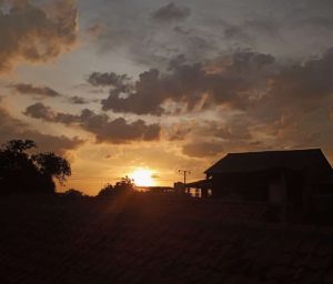 Panorama Matahari Terbit Menjelang Magrib di Sudut Kota Bekasi