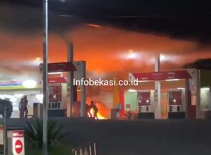 Detik-detik Motor Terbakar di Dalam SPBU Kartini Bekasi