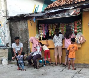 Warung Jajanan Bocah Tak Tergerus Moderenitas Selalu Diserbu Para Bocil