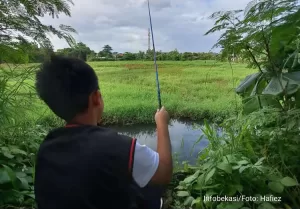 Ngabuburit, Mancing di Tepi Kobak Nunggu Adzan Magrib
