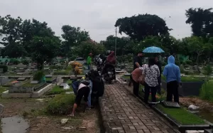Tradisi Jelang Puasa, Ziarah ke Makam Sanak Saudara
