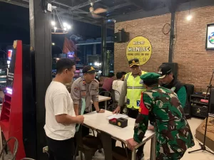 Bulan Ramadan, Petugas Gabungan Razia Miras di Tempat Hiburan Malam