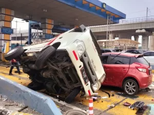 Sopir Truk Tubruk Mobil di Pintu Tol Halim Tak Punya SIM