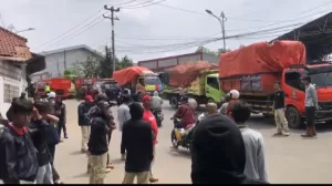Pekerja Harian Lepas TPA Sumur Batu Bantargebang Mogok 3 Bulan Belum Gajian