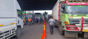Jelang Mudik, Truk Muatan Besar Mulai Dilarang Melintas di Kota Bekasi