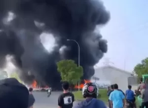 Polisi Beberkan Kronologi Kebakaran Pabrik tempat Penyimpanan Bahan Baku di Cikarang