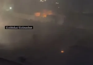 Api Melahap Gedung Revo Mall Bekasi, Pengunjung Lari Selamatkan Diri