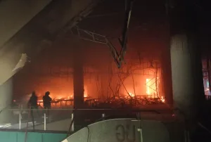 Kebakaran Revo Mall Bekasi, 10 Orang Dilarikan ke Rumah Sakit