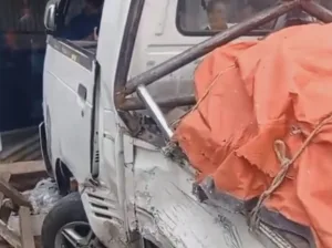 Polisi Beberkan Kronologi Sopir Mobil Losbak Tabrak Truk dan Tiang Listrik di Bantargebang