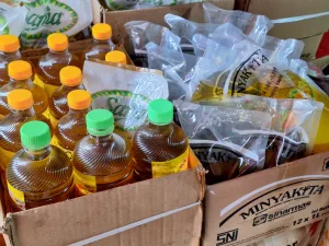Pemerintah Berwacana Naikan Harga Minyak Kita, Ini Komentar Pedagang Sembako di Bekasi