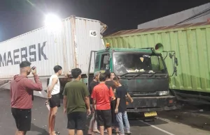 Kronologi Kecelakaan Dua Truk Besar di Jalan Sultan Agung