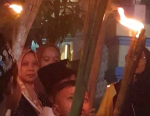 Warga Komplek MangunJaya Indah Tambun Gelar Pawai Obor Sambut Tahun Baru Islam 1446 Hijriyah