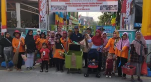 Emak-Emak di Perumahan Mangunjaya Tamsel Ikut Lomba Kampung Bersih Rebutkan Hadiah Rp 25 Juta